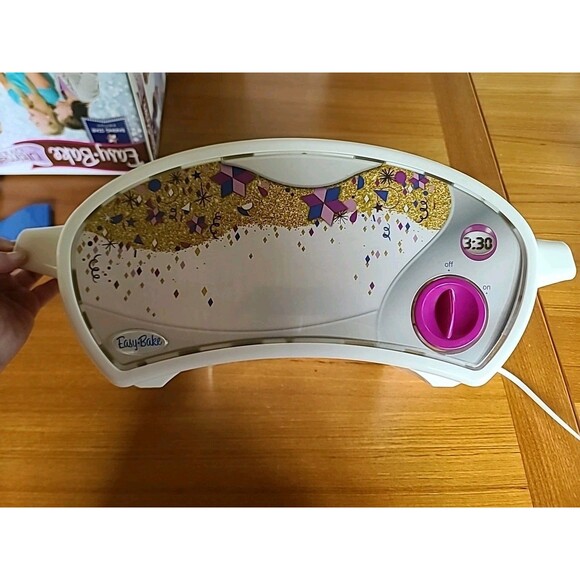 EasyBake Baking Star Edition Ultimate Oven Toy - E6120 - Picture 2 of 10